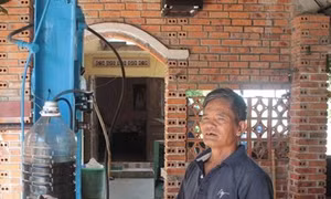 Lão nông Lưu Quang Trương sáng chế máy dầu phộng từ vật liệu cũ