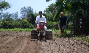 Lão ngư Huỳnh Tiển đam mê chế tạo máy nông nghiệp