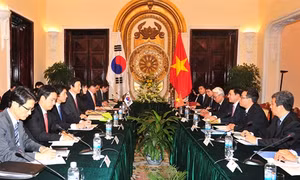Bộ trưởng Ngoại giao Hàn Quốc Yun Byung Se thăm chính thức Việt Nam.