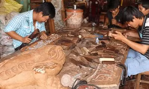 Thương binh Nguyễn Quang Văn làm giàu từ nghề mộc