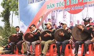 Đậm đà bản săc ngày hội văn hóa truyền thống dân tộc Ê đê