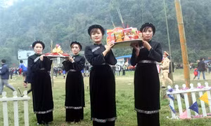 Lung linh sắc màu hội xuân Ba Bể (Bắc Kạn)