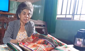 Người “giữ lửa” nghề dệt thổ cẩm tại Bình Phước