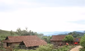 Dân tộc H’Rê – Kon Tum giữ nếp nhà sàn