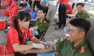 Mít tinh hưởng ứng "Ngày toàn dân hiến máu tình nguyện" 7/4