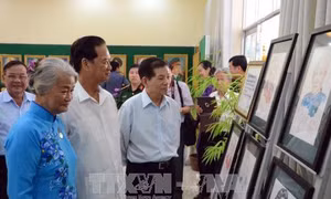 Triển lãm hội họa “Mẹ và Anh hùng của dân tộc anh hùng”