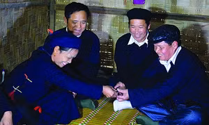 Lễ ăn hỏi của đồng bào Sán Chí