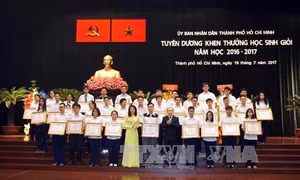 Tuyên dương học sinh đạt thành tích cao trong các kỳ thi quốc gia, quốc tế