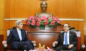 Bí thư Thành ủy Thành phố Hồ Chí Minh Nguyễn Thiện Nhân tiếp cựu Ngoại trưởng Hoa Kỳ John Kerry