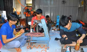 Phan Văn Đức tay trắng làm giàu từ nghề đóng giày