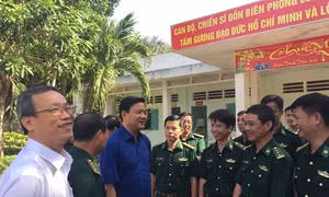 Bí thư Thành ủy Thành phố Hồ Chí Minh thăm, chúc Tết tại Sư đoàn 5 - Quân khu 7 và các đồn Biên phòng Lò Gò, Tân Bình (Tây Ninh)