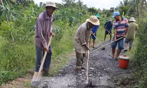 Lão nông Lê Văn Tám tích cực tham gia xây dựng nông thôn mới ở vùng ngập lũ