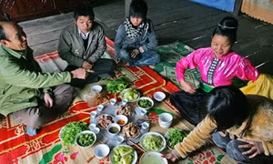 Làm khách nhà người Thái Tây Bắc
