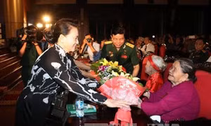 Chủ tịch Quốc hội Nguyễn Thị Kim Ngân dự Chương trình nghệ thuật ''Sâu nặng ân tình''