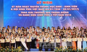 Trao giải thưởng “Sao Tháng Giêng” và tuyên dương “Sinh viên 5 tốt”
