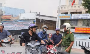 Từ 15/11/2017, cấm các phương tiện qua cầu Tân An (Long An)