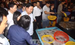 Bí thư Thành ủy Thành phố Hồ Chí Minh thị sát chợ đầu mối Bình Điền
