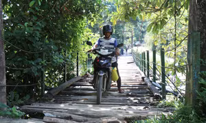 Nguy cơ mất an toàn từ các cầu treo xuống cấp ở miền núi Quảng Ngãi