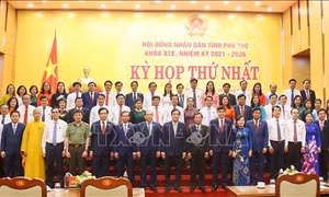 70 đại biểu HĐND tỉnh Phú Thọ khóa XIX, nhiệm kỳ 2021 - 2026 ra mắt tại Kỳ họp thứ Nhất. Ảnh: Trung Kiên – TTXVN