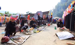 Lai Châu: Nhộn nhịp chợ phiên San Thàng