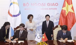 Phó Thủ tướng Phạm Bình Minh hội đàm với Tổng Thư ký Tổ chức Quốc tế Pháp ngữ