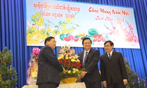 Thắt chặt quan hệ hợp tác hữu nghị giữa Long An và hai tỉnh Svây Riêng, Prey Veng, Campuchia