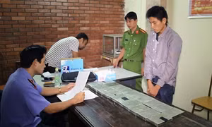 Sơn La: Bắt đối tượng vận chuyển trái phép 20 bánh heroin