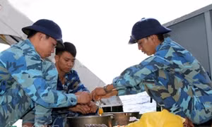 Cơm ngon, canh ngọt giữa biển Trường Sa