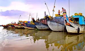 Chợ nổi Cái Bè