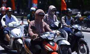 Miền Bắc oi nóng, khu vực Nam biển Đông đề phòng lốc xoáy và gió giật mạnh