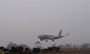 Công an Hà Nội tăng cường kiểm soát, chặn hiện tượng chiếu tia lazer gây nguy hiểm cho các chuyến bay