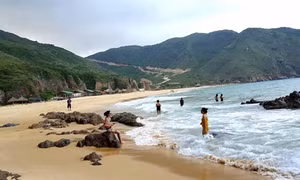 Bãi biển Kỳ Co - hoang sơ và thơ mộng