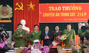 Lai Châu: Thưởng “nóng” cho Ban chuyên án bắt giữ đối tượng buôn lậu 10 bánh Heroin