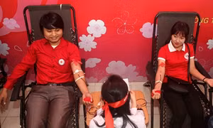 Ngày hội “Chủ Nhật Đỏ” - hiến máu tình nguyện lần thứ 8