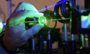 Nga dùng tia laser chữa trị bệnh lao