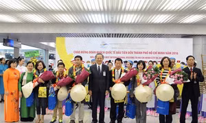 Một số hình ảnh về không khí sản xuất, kinh doanh trong ngày đầu năm mới 2016