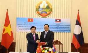 Hoạt động của Phó Thủ tướng Chính phủ Trịnh Đình Dũng tại Lào