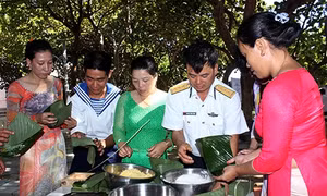 Những “bóng hồng” nơi đầu sóng
