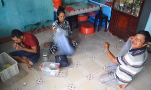 Ngư dân Quảng Nam giúp nhau bám biển