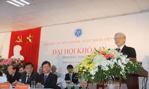 Nhà thơ Hữu Thỉnh tiếp tục làm Chủ tịch Liên hiệp các Hội Văn học Nghệ thuật Việt Nam 
