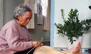 Người giữ nghề đan chiếu cói ở Di Linh