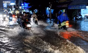 Mưa lớn gây ngập trên diện rộng tại Thành phố Hồ Chí Minh