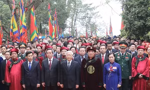 Tổng Bí thư Nguyễn Phú Trọng dâng hương tưởng niệm các Vua Hùng