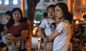 Hà Nội: Cháy chung cư Linh Đàm giữa đêm, dân bỏ nhà tháo chạy