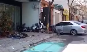 Thông tin về vụ ô tô mất lái đâm chết 2 người ở quận Long Biên (Hà Nội)