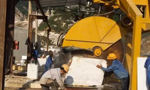 Sập mỏ đá ở Nghệ An, 4 người thương vong