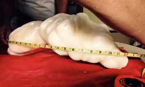 Một ngư dân Philippines tìm thấy khối ngọc trai nặng 34kg