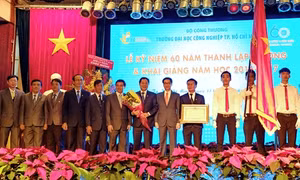 Phó Thủ tướng Vũ Đức Đam dự lễ kỷ niệm 60 năm thành lập trường Đại học Công nghiệp Thành phố Hồ Chí Minh