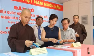 Cử tri Thành phố Hồ Chí Minh hân hoan tham gia Ngày hội bầu cử