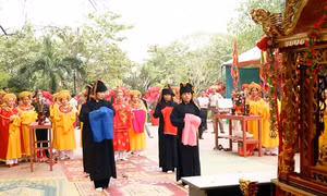 Khai hội Thành Bản Phủ